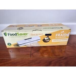 FoodSaver Everyday Vacuum Sealing System Full Size Power w/ Bags New VS0230